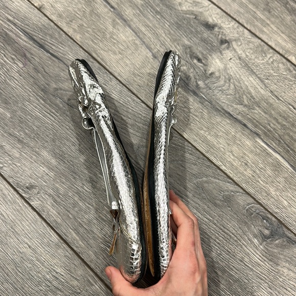 • Dolce & Gabbana • Women’s Metallic Grey Snakeskin Bow Ballet Flats 41 - Picture 5 of 10